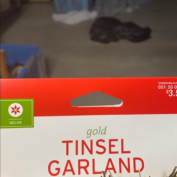 Gold tinsel garland - Picture 2 of 3